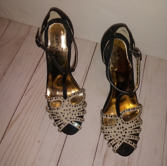 Madden girl T-strap nude and black open toe heels - Picture 8 of 15